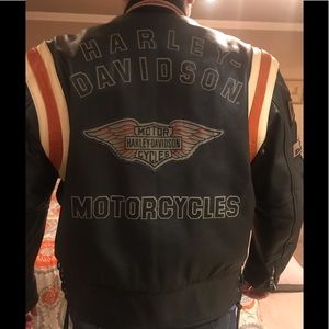 Harley Davidson 💯 leather riding jacket